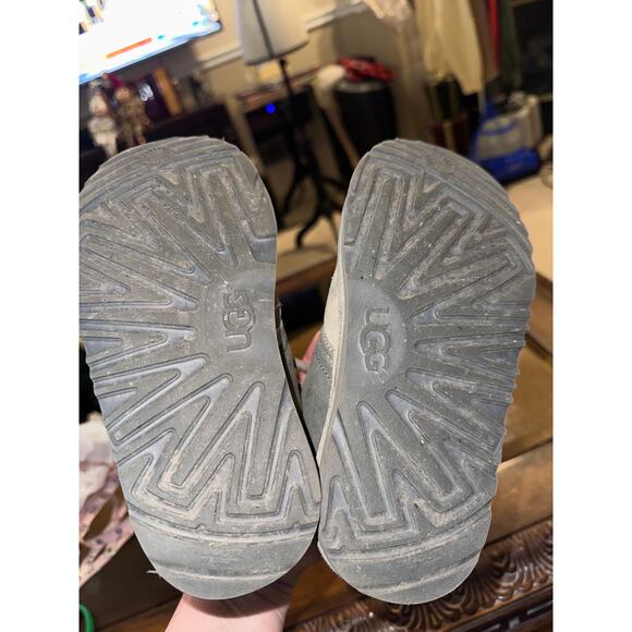 ⭐️ Boys UGG Australia Neumel II Gray Suede Shearling Lined Chukka Boots Size 13 - Picture 5 of 5